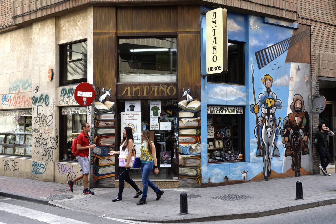 Las pintadas indignan a los vecinos