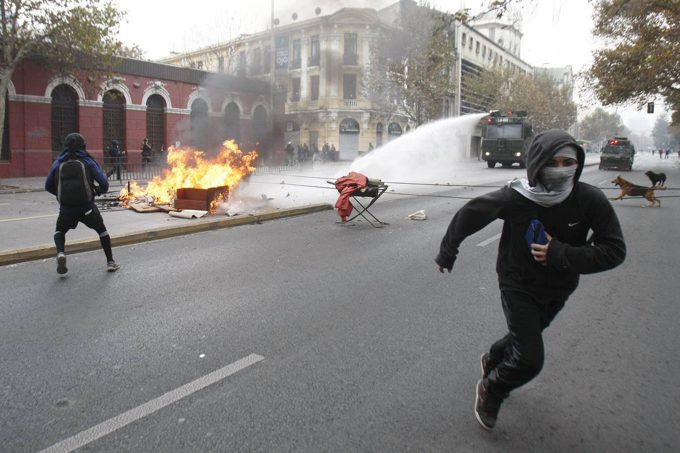 Estudiantes chilenos en pie de guerra