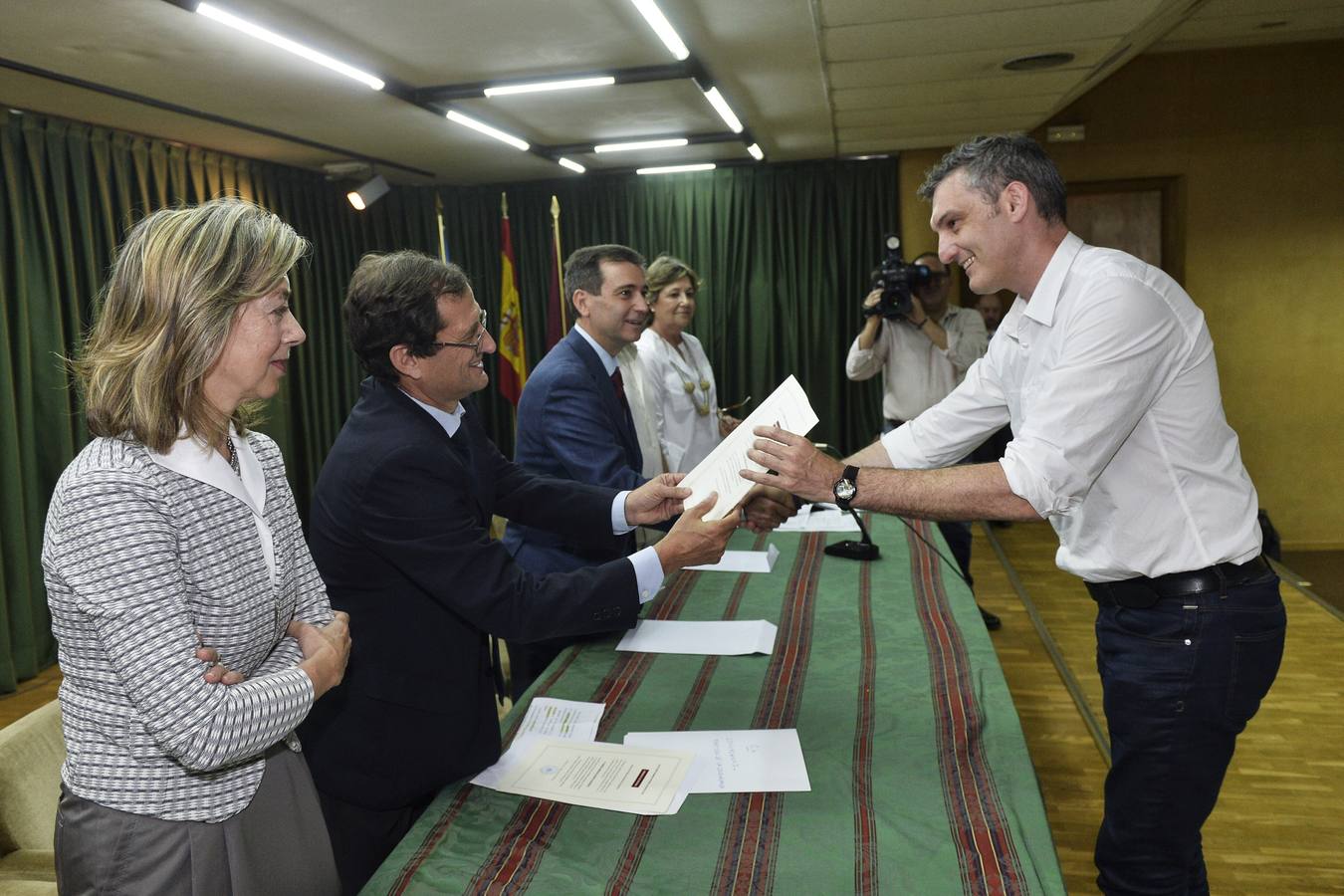 Entrega de actas a los diputados electos en Murcia