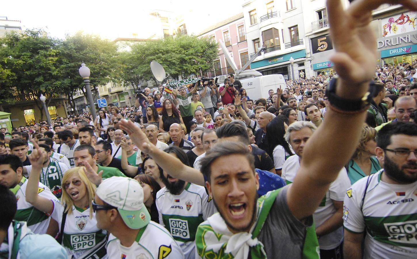 Los aficionados del Elche se manifiestan