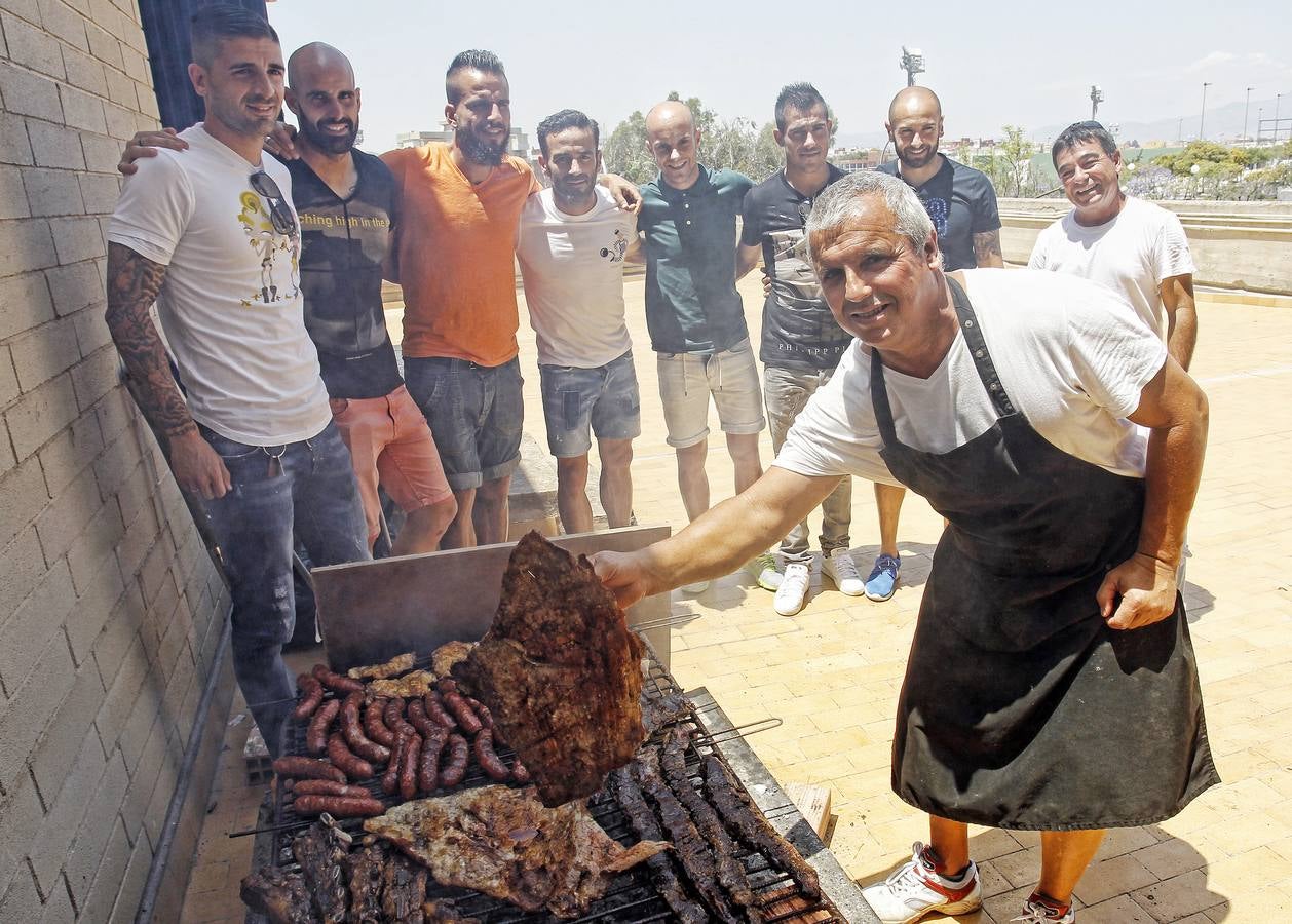 Los jugadores del Hércules disfrutan de una barbacoa