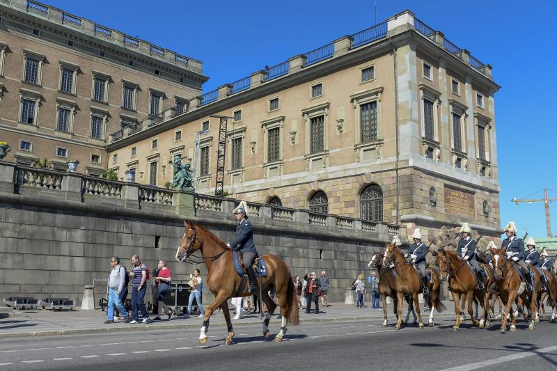 La caballería real sueca realiza un ensayo durante los preparativos para el enlace entre el príncipe Carlos Felipe de Suecia y la exmodelo Sofia Hellqvist.