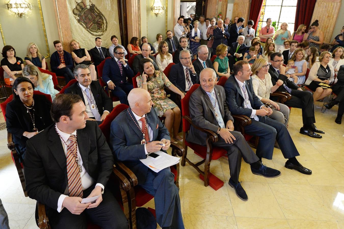 José Ballesta toma posesión de la alcaldía de la ciudad de Murcia. 