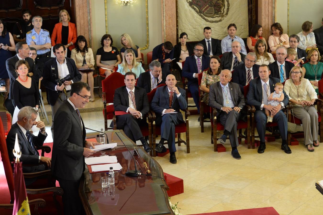 José Ballesta toma posesión de la alcaldía de la ciudad de Murcia. 