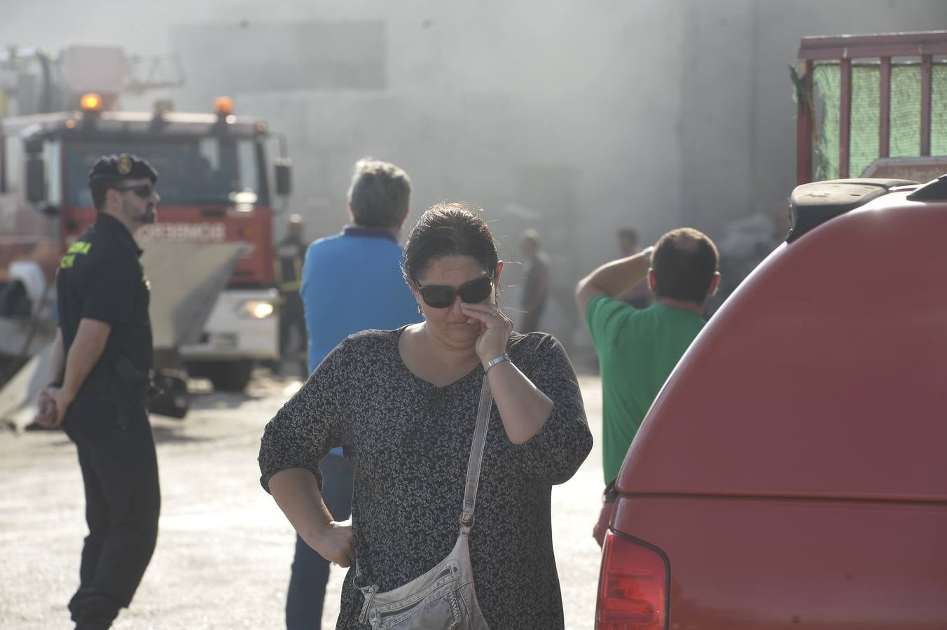 El fuego devora una empresa de reciclaje de plásticos de Torre Pacheco