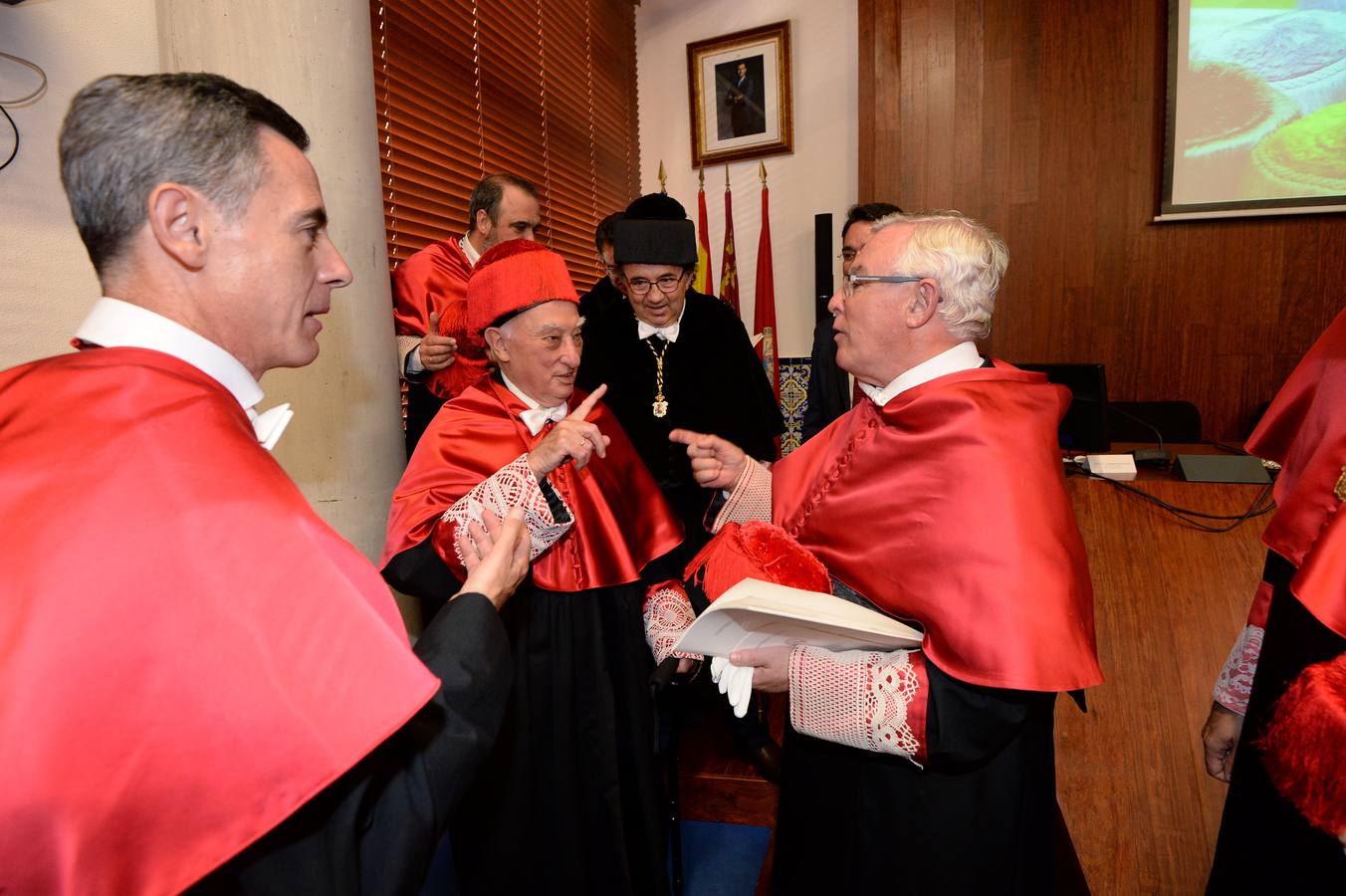 (23-06) La UMU nombró al catedratico de Derecho Romano Johan Albert Hans Ankum como doctor honoris causa este martes. Durante el acto de investidura, el holandés defendió la importancia de la inclusión del derecho romando en los planes de estudio actuales.