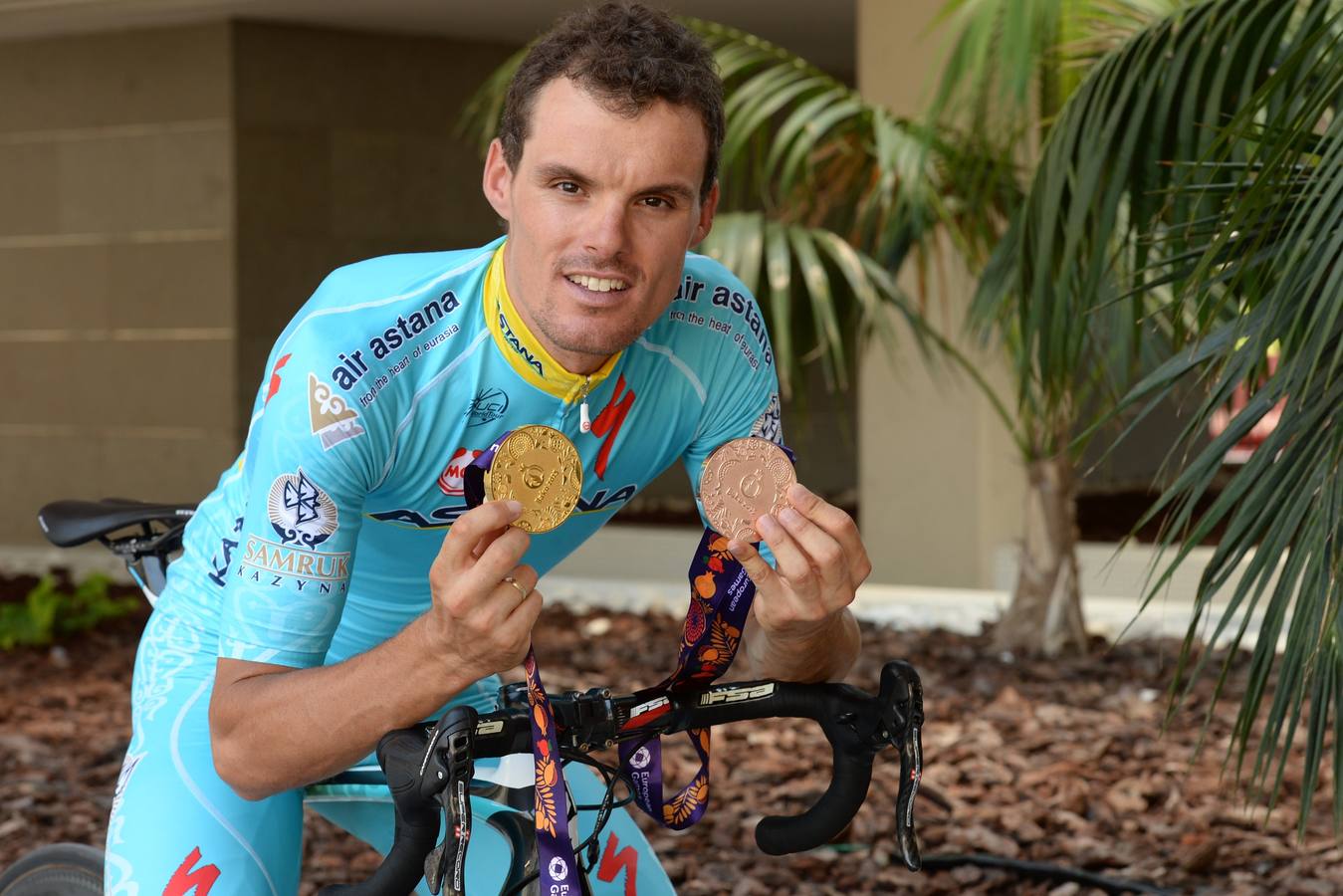 (24-06) El ciclista murciano Luis León Sánchez se alzó este domingo con la medalla de oro en la prueba de ruta de los Juegos Europeos de Bakú, en Azerbaiyán, lo que supone la decimonovena medalla para España. Esta fue la segunda medalla de Luis León Sánchez, ya que el pasado viernes conquistó el bronce en la contrarreloj.