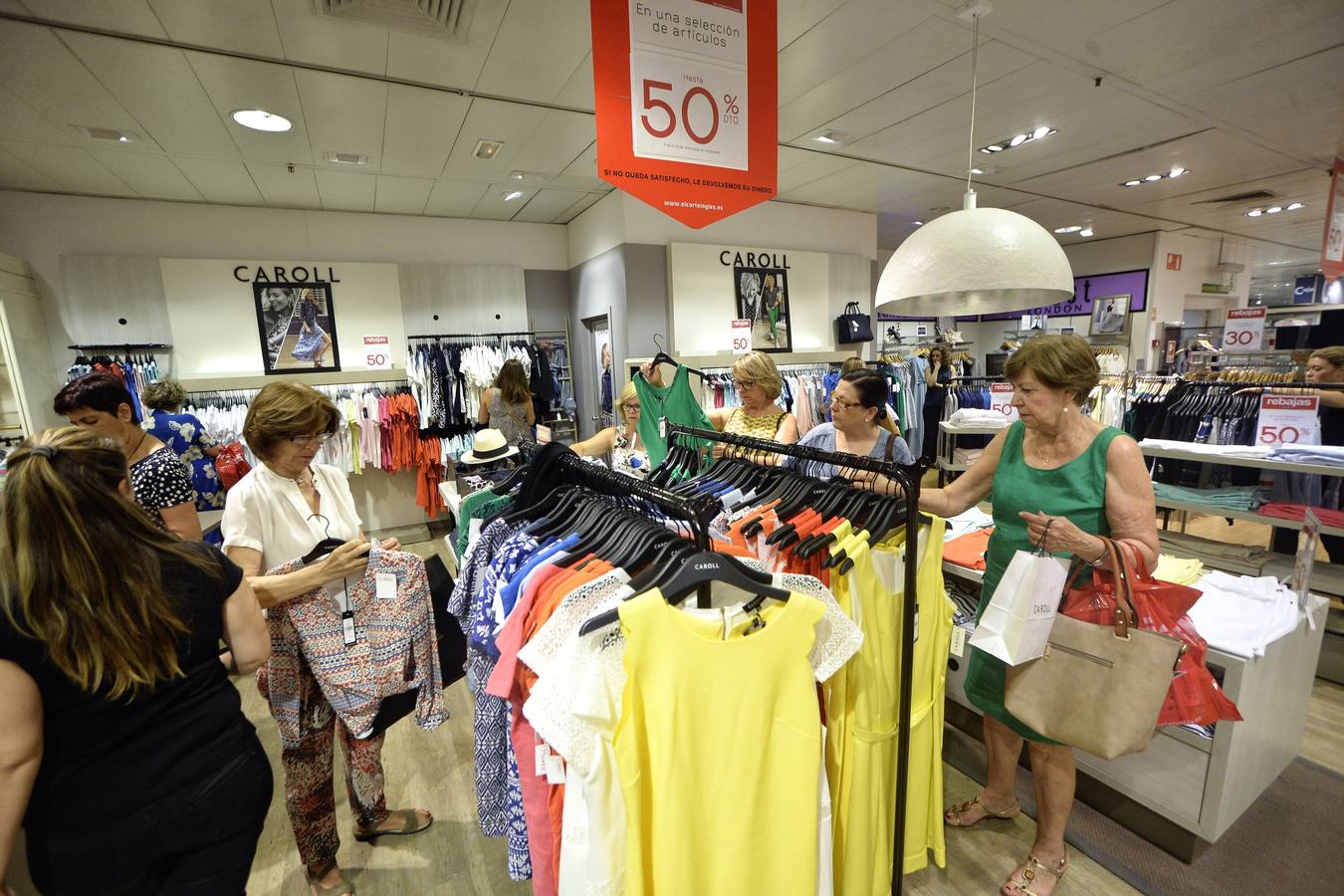 Las rebajas ganan el pulso al calor