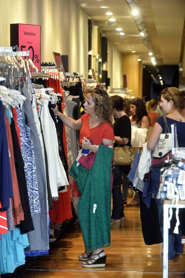 Las rebajas ganan el pulso al calor
