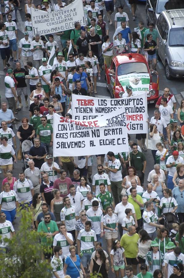 Manifestación por el descenso del Elche CF