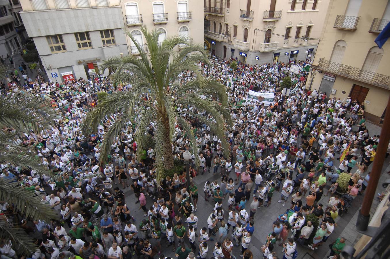 Manifestación por el descenso del Elche CF