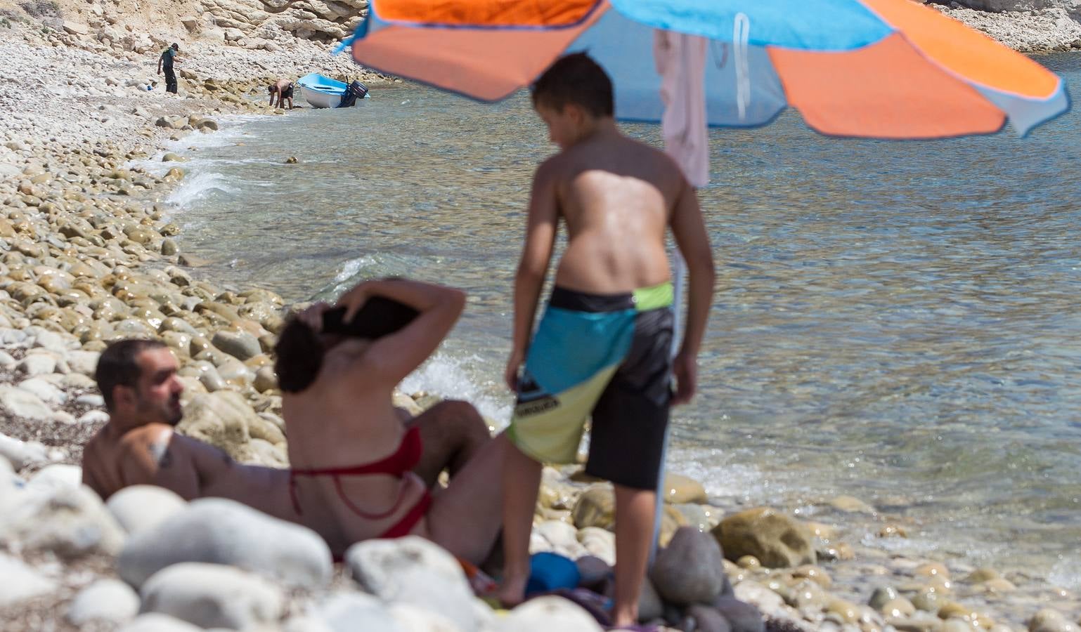 Localizan una patera en la costa de El Campello