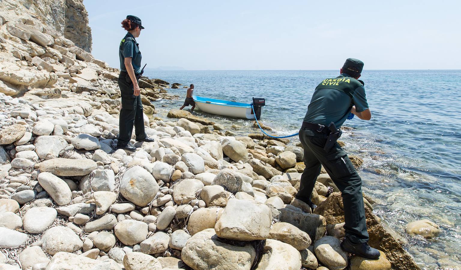 Localizan una patera en la costa de El Campello