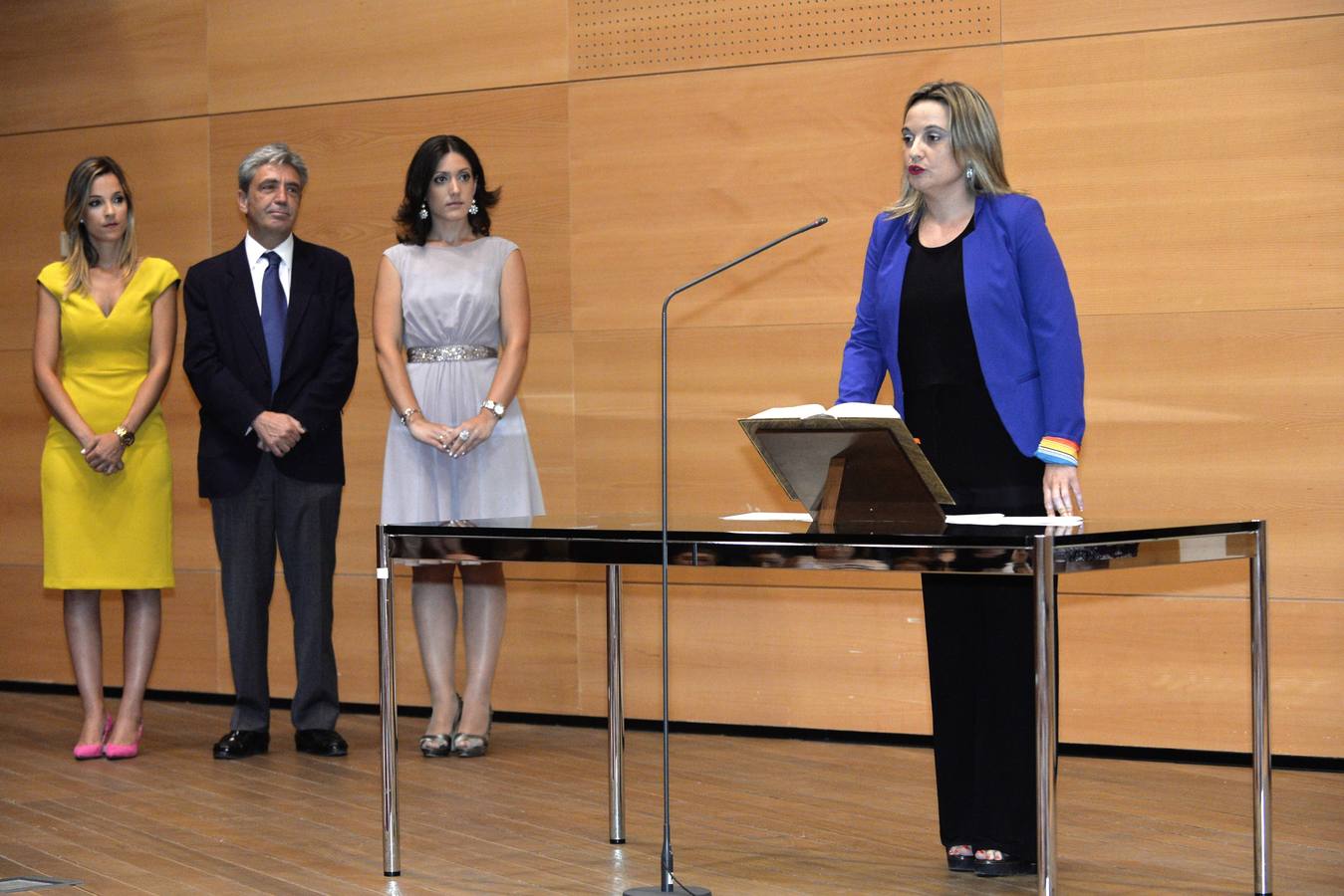 Verónica López García, jura su cargo durante el acto de toma de posesión.