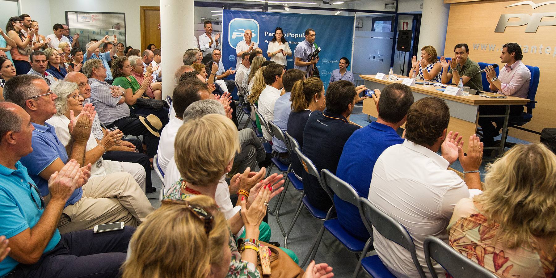 Fernando Martínez-Maíllo e Isabel Bonig participan en un acto del PP alicantino