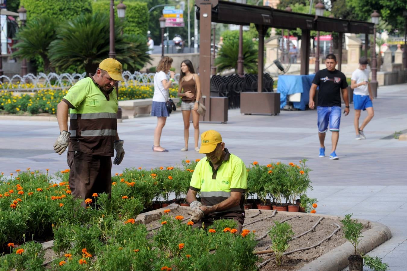 Batallón de limpieza en los parques de Murcia
