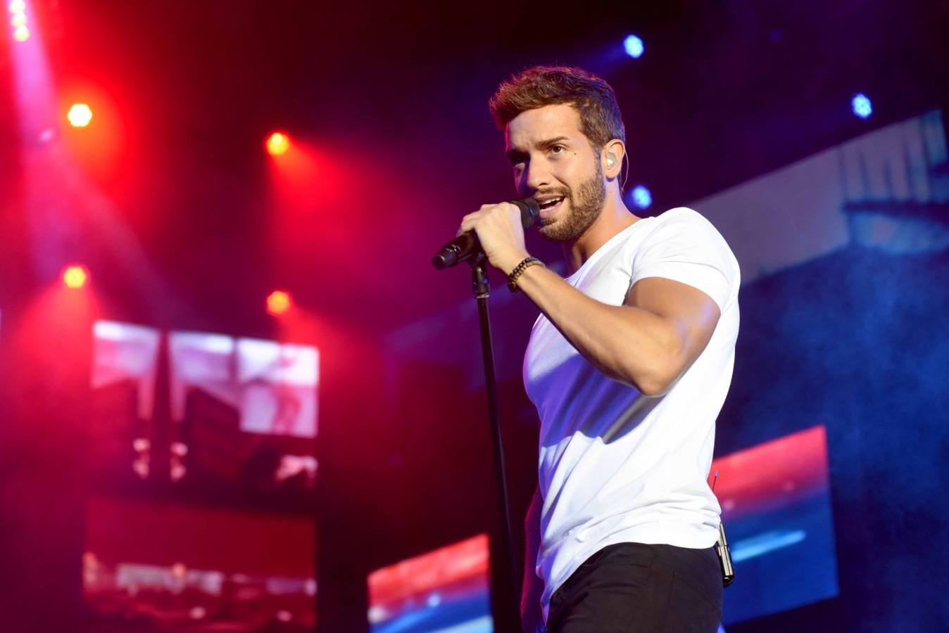 Pablo Alborán congrega a miles de fans en Murcia