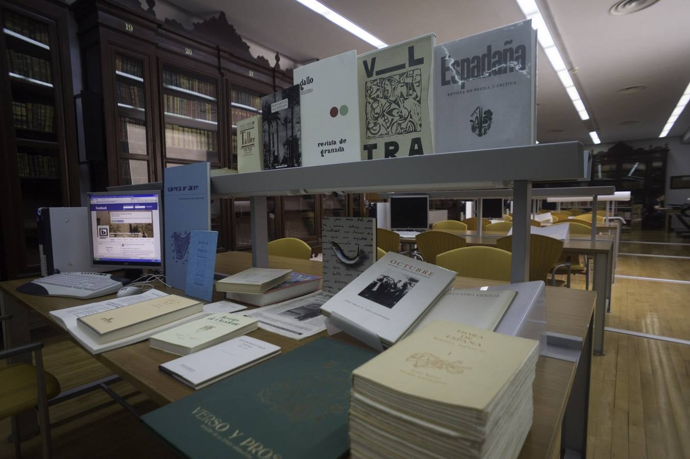 El director de la FMH cede cinco mil libros a la la biblioteca Fernando de Loaces