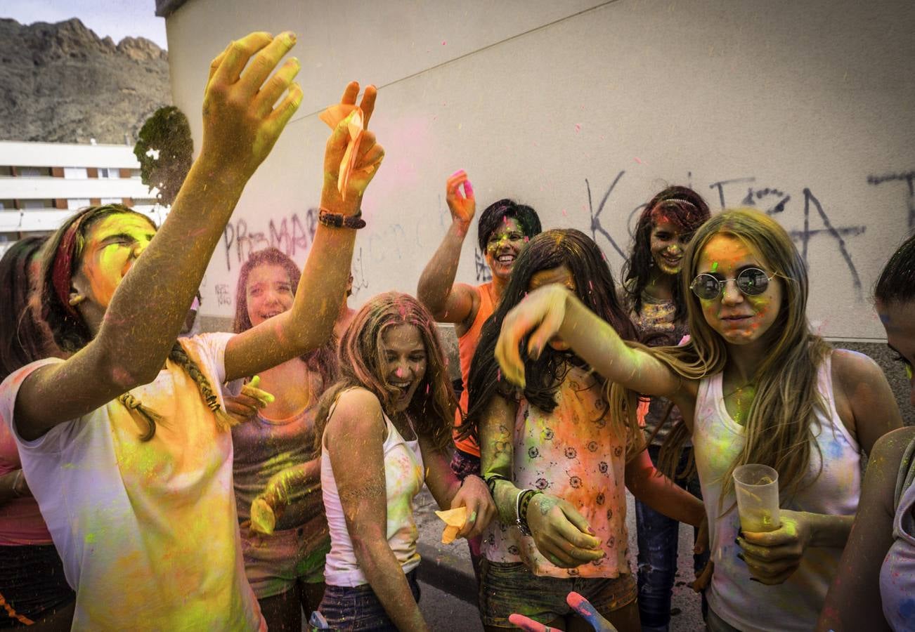 Polvos para dar color a la fiesta en Redován