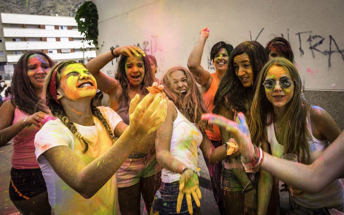 Polvos para dar color a la fiesta en Redován