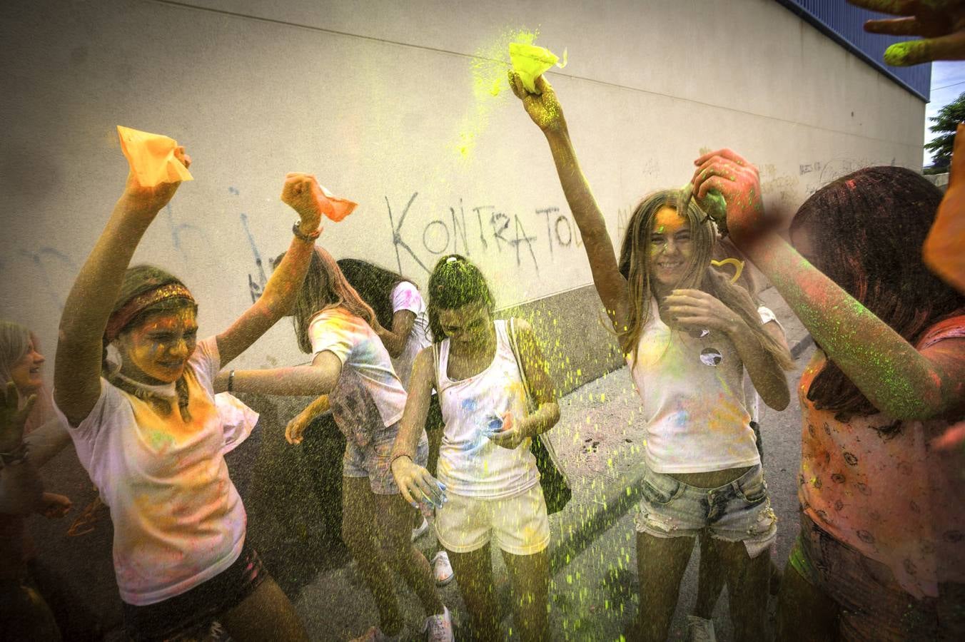 Polvos para dar color a la fiesta en Redován