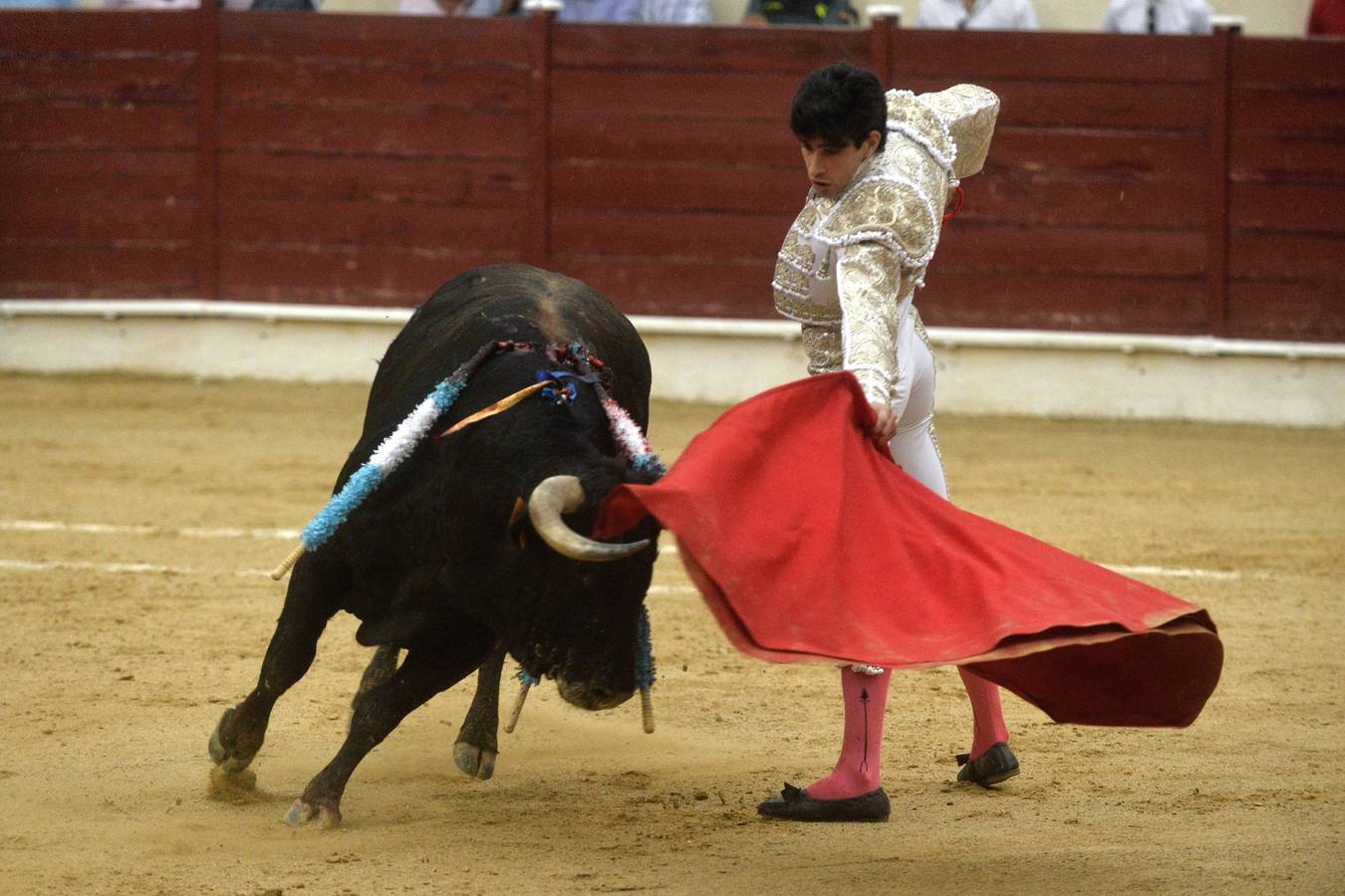 Antonio Puerta corta cuatro orejas y un rabo en la corrida de Abarán