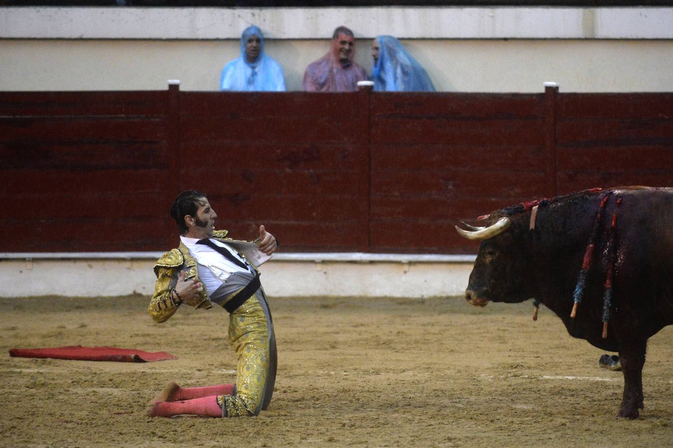 Antonio Puerta corta cuatro orejas y un rabo en la corrida de Abarán