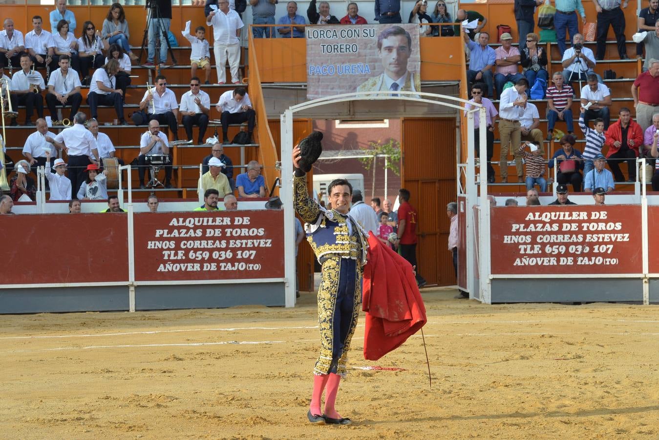 Ureña corta cinco orejas y rabo en la corrida benéfica de Lorca