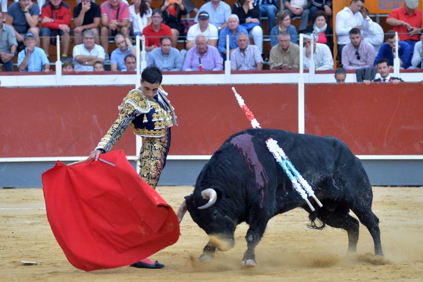 Ureña corta cinco orejas y rabo en la corrida benéfica de Lorca