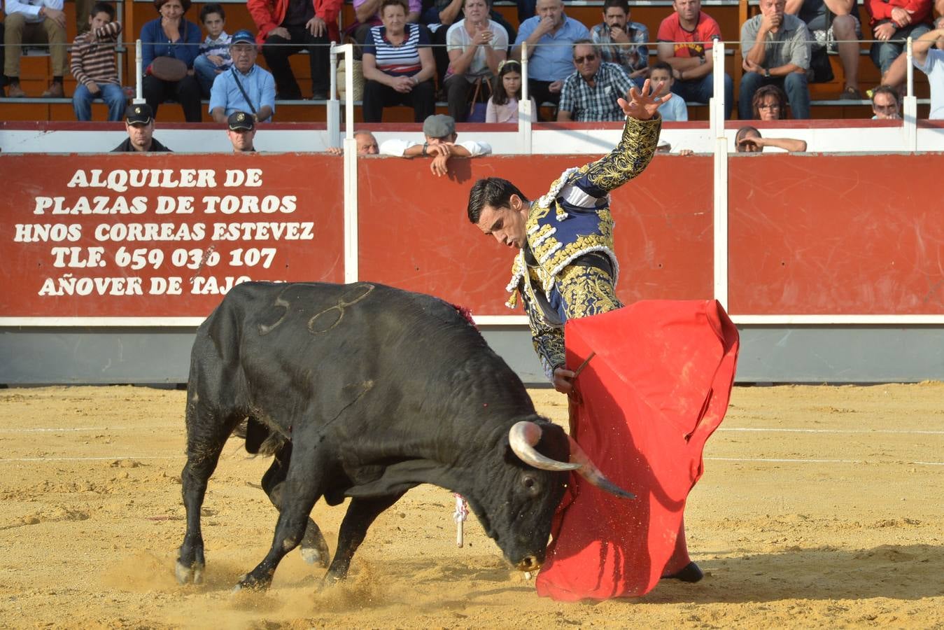 Ureña corta cinco orejas y rabo en la corrida benéfica de Lorca