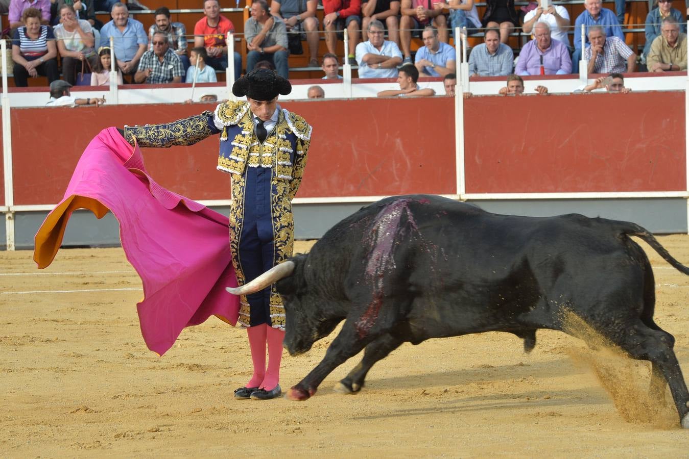 Ureña corta cinco orejas y rabo en la corrida benéfica de Lorca