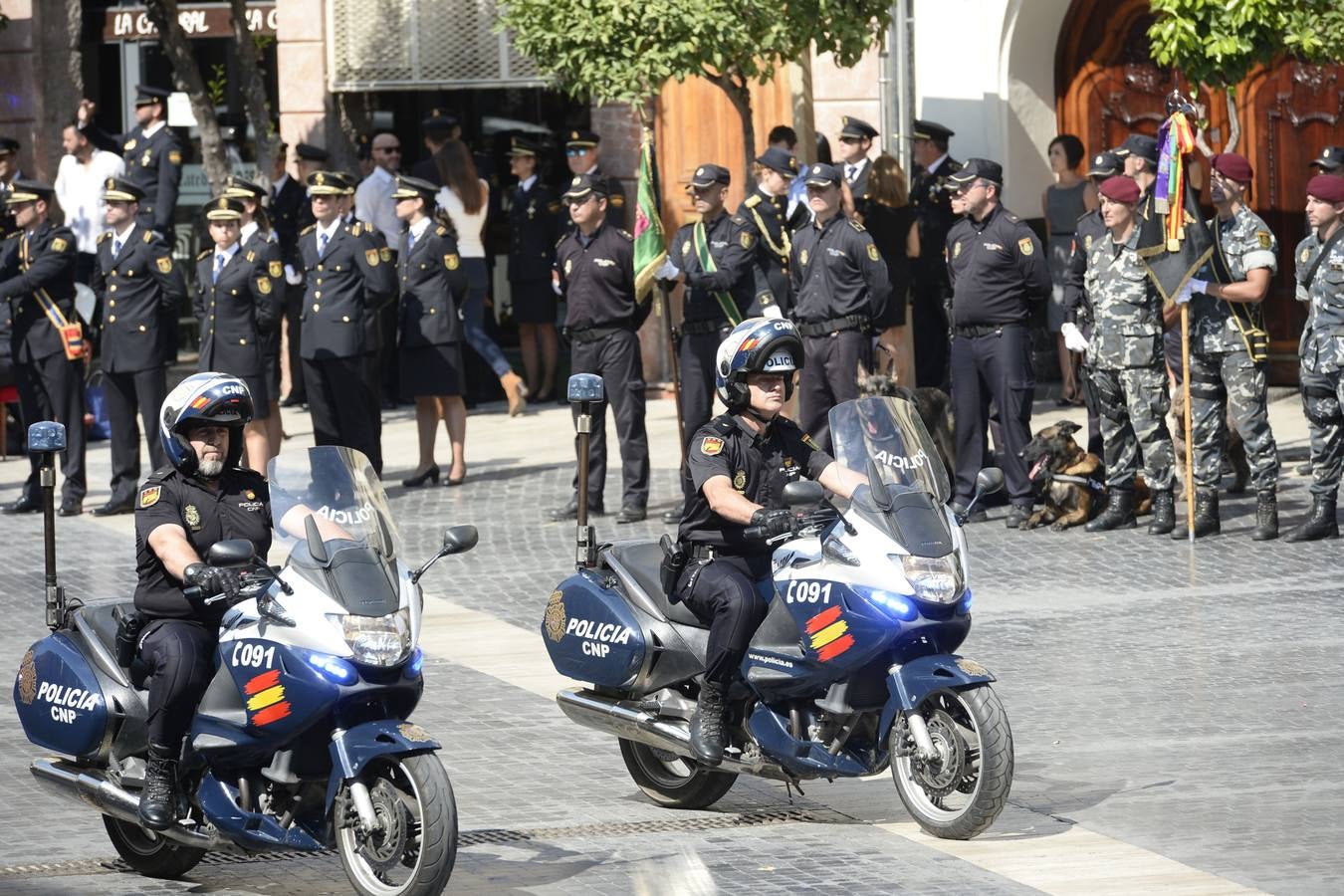 El ministro Fernández Díaz preside el acto central del Día de la Policía