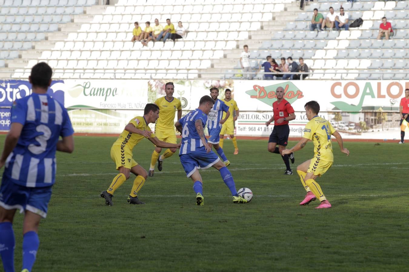 Las mejores imágenes del choque entre La Hoya y el Cádiz