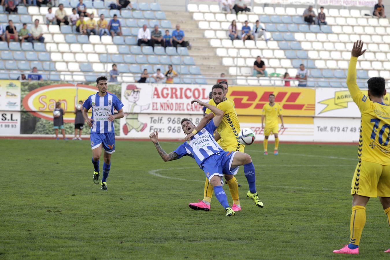 Las mejores imágenes del choque entre La Hoya y el Cádiz