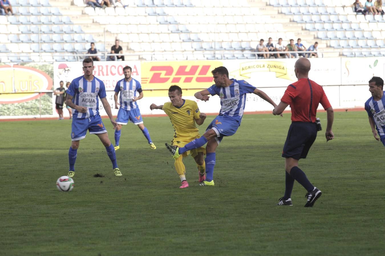 Las mejores imágenes del choque entre La Hoya y el Cádiz