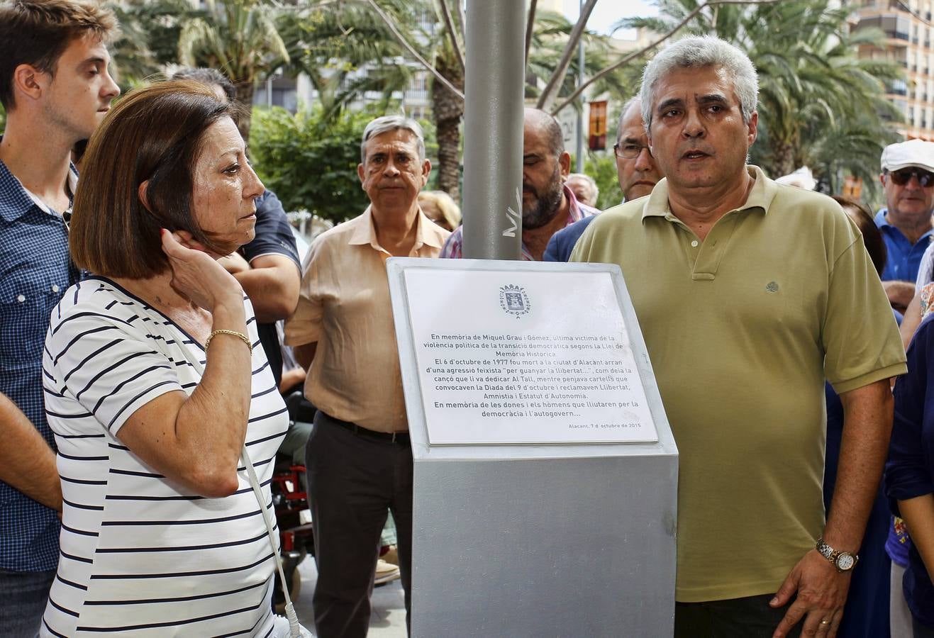 Placa de recuerdo a Miguel Grau