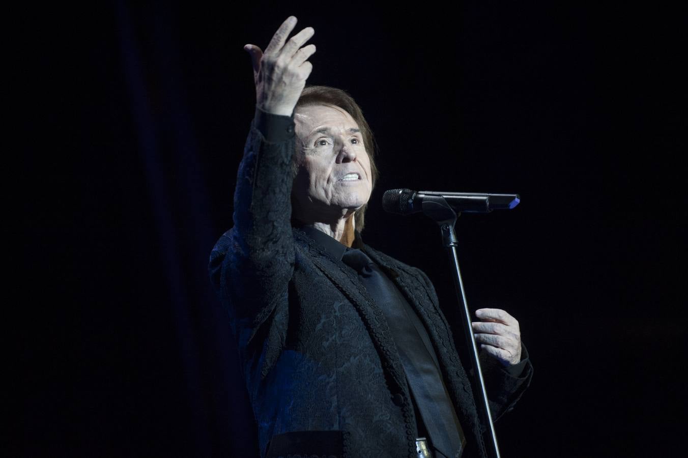 Raphael suena a orquesta