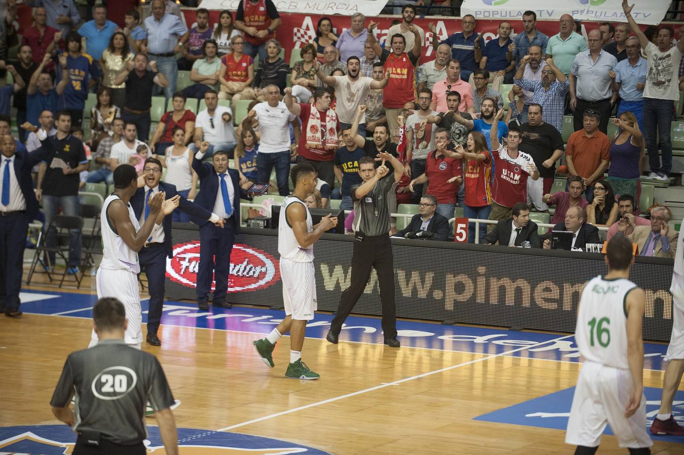 Los árbitros deciden el triunfo a favor de Unicaja (58-60)