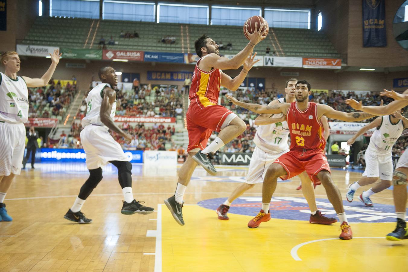 Los árbitros deciden el triunfo a favor de Unicaja (58-60)