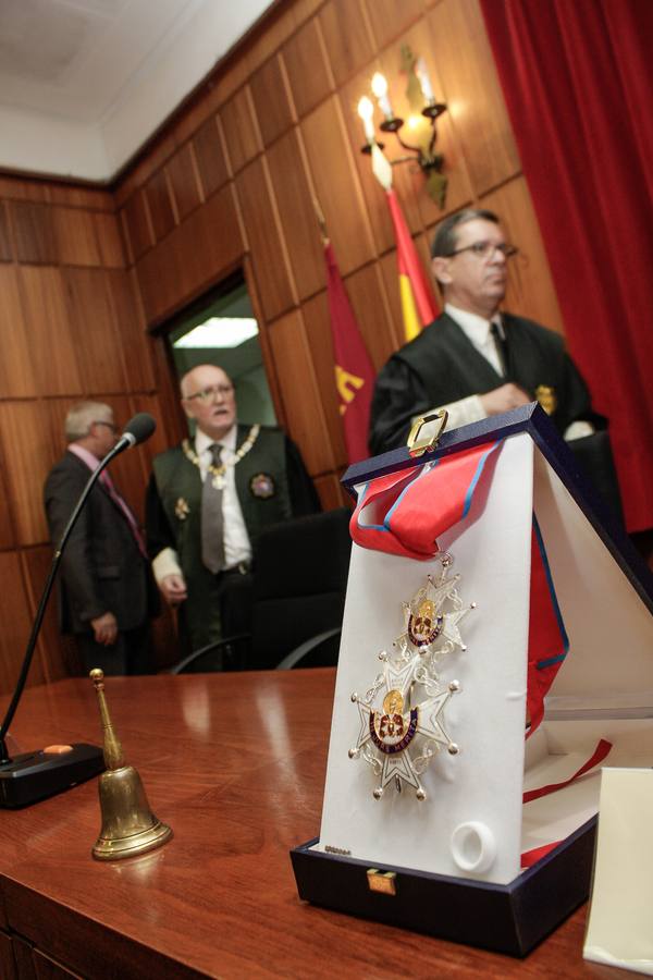 José Luis Díaz Manzanera recibe la Cruz de la Orden de San Raimundo de Peñafort