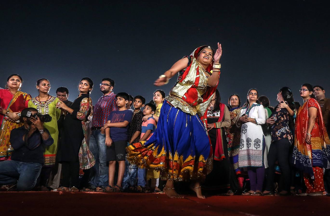 Ritmo y color en honor de Durga