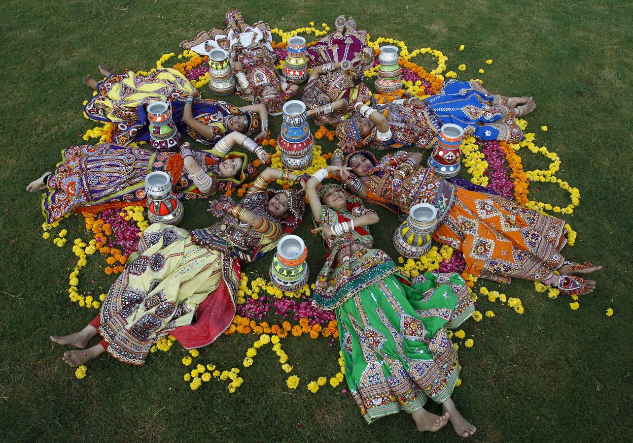 Ritmo y color en honor de Durga