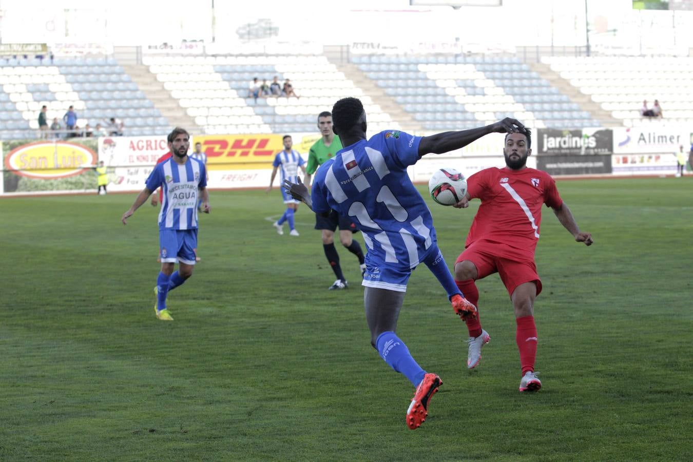 El fútbol no fue justo con La Hoya (0-0)