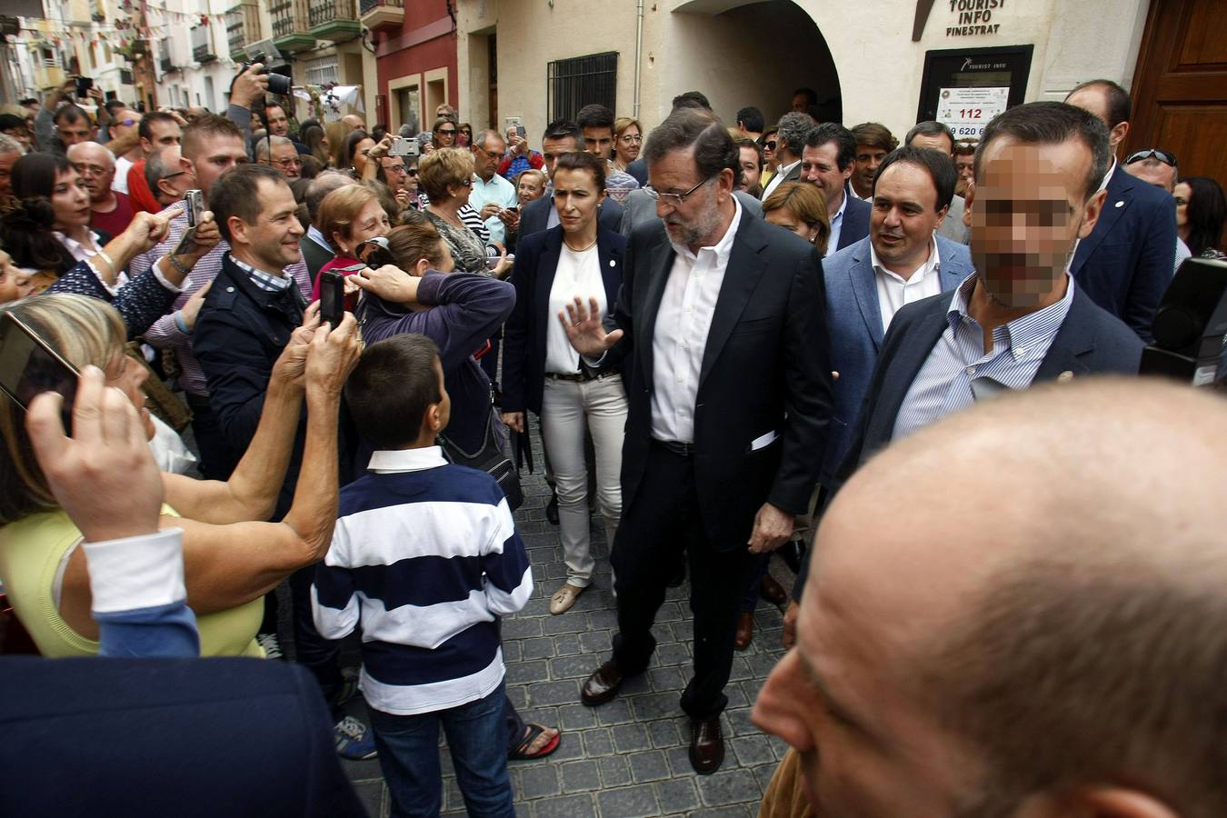 Mariano Rajoy clausura un acto en Finestrat y pasea por Calpe