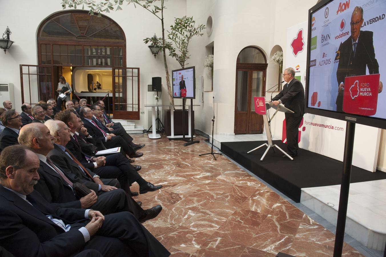 El presidente de Vodafone España, Francisco Román, en el Foro Nueva Murcia