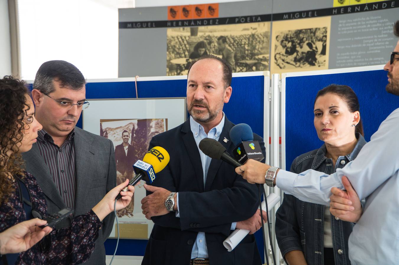 La Fundación Miguel Hernández no quiere que se haga política de él
