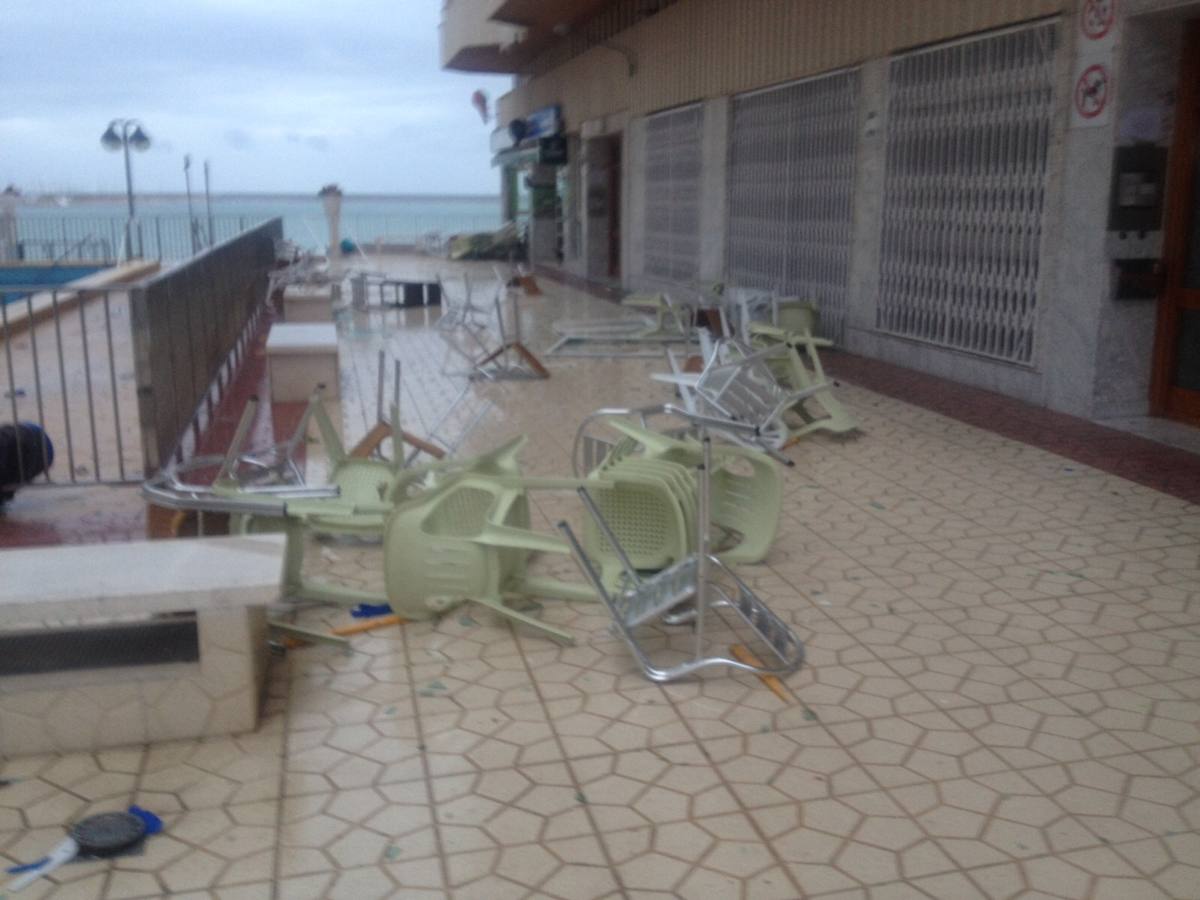 El temporal causa destrozos materiales en Torrevieja