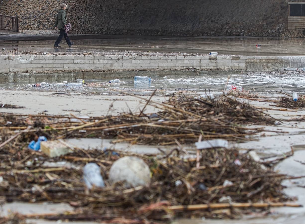 El temporal causa destrozos, suspende clases y deja más de 100 litros en 12 horas