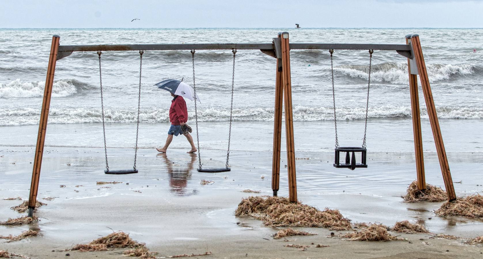 El temporal causa destrozos, suspende clases y deja más de 100 litros en 12 horas