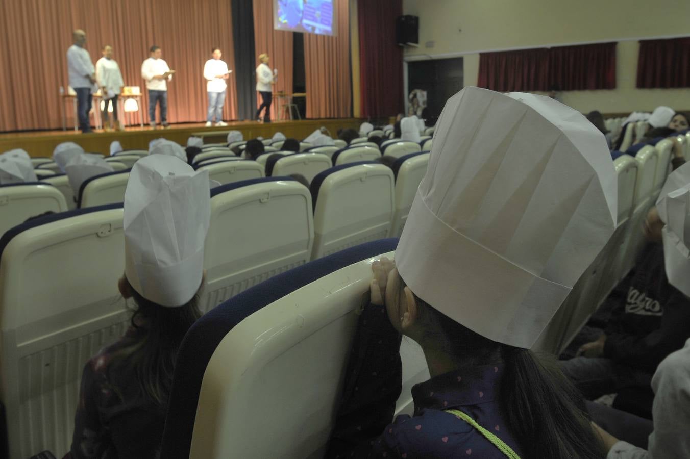 Pequeños cocineros aprenden los buenos hábitos alimenticios